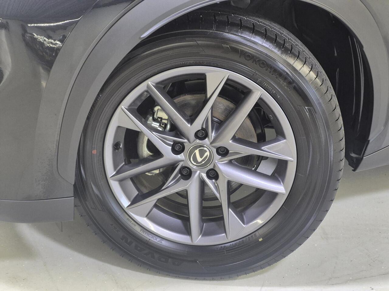 Lexus LBX Business Line Pro 2WD | Stoel/stuur verw. | Full-LED | Parkeersensor rondom |