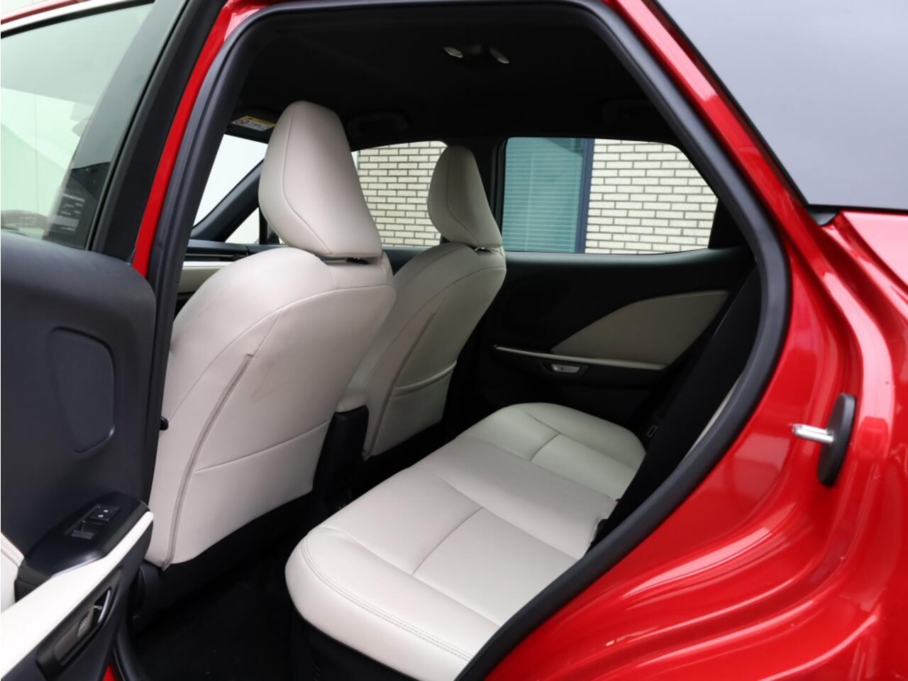 Lexus LBX Elegant 2WD | Tech Pack | Leder | El Achterklep | Stoelverwarmin