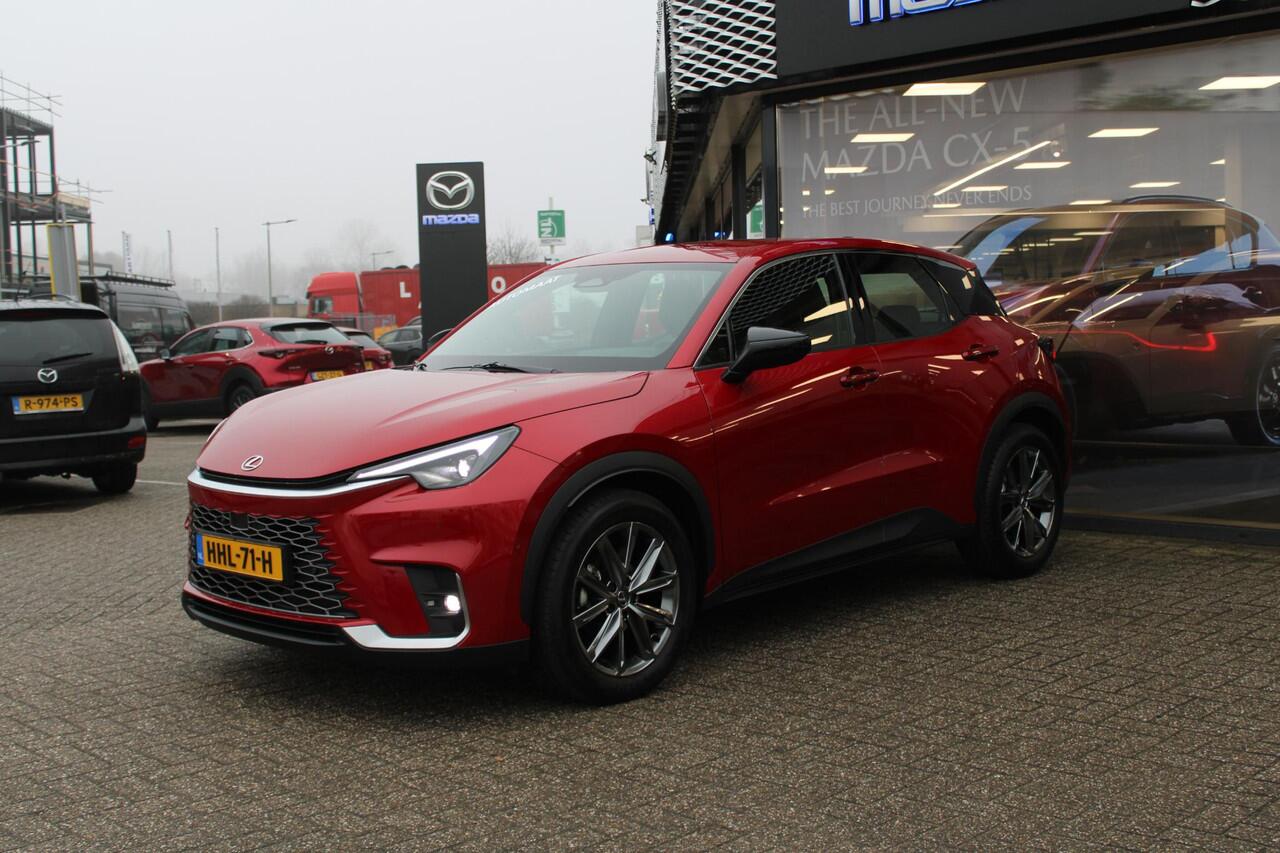 Lexus LBX Elegant 2WD , Automaat, Advanced pakket, Leder, Adap.Cruise, 360 Camera, Stoel/Stuurverwarming, Apple Carplay, Android Auto, Park Assist, LMV 18 Inch, HUD, PDC, LKA, BSM