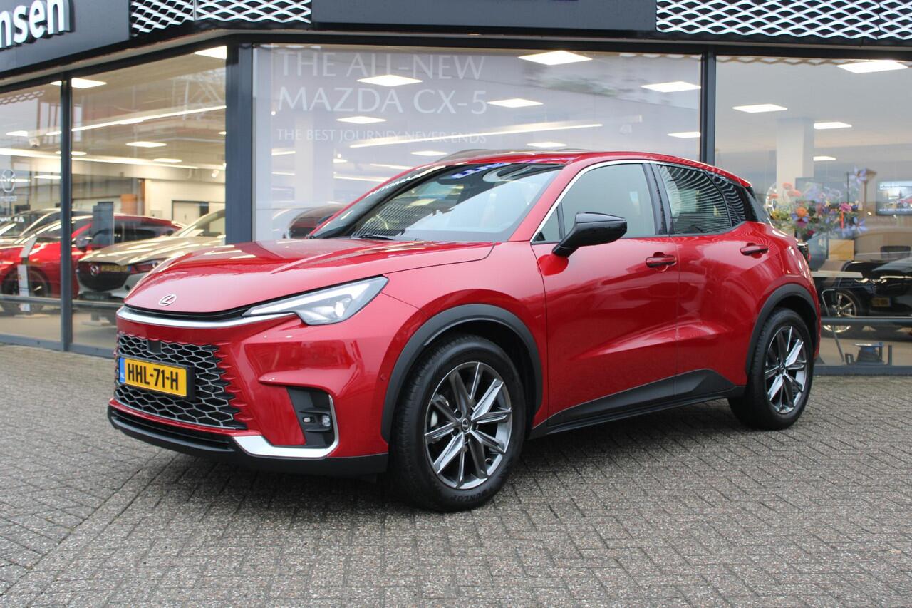 Lexus LBX Elegant 2WD , Automaat, Advanced pakket, Leder, Adap.Cruise, 360 Camera, Stoel/Stuurverwarming, Apple Carplay, Android Auto, Park Assist, LMV 18 Inch, HUD, PDC, LKA, BSM