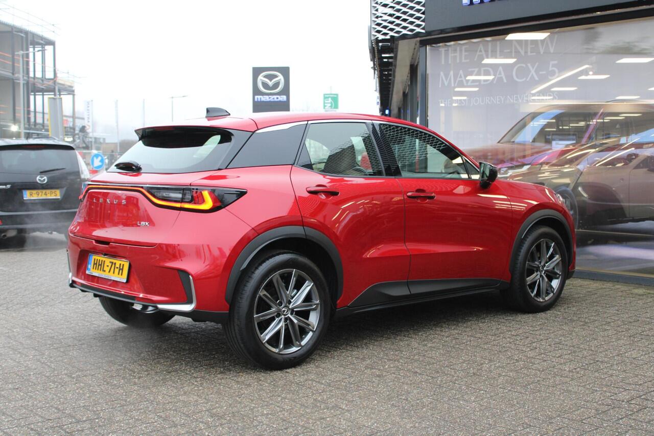 Lexus LBX Elegant 2WD , Automaat, Advanced pakket, Leder, Adap.Cruise, 360 Camera, Stoel/Stuurverwarming, Apple Carplay, Android Auto, Park Assist, LMV 18 Inch, HUD, PDC, LKA, BSM