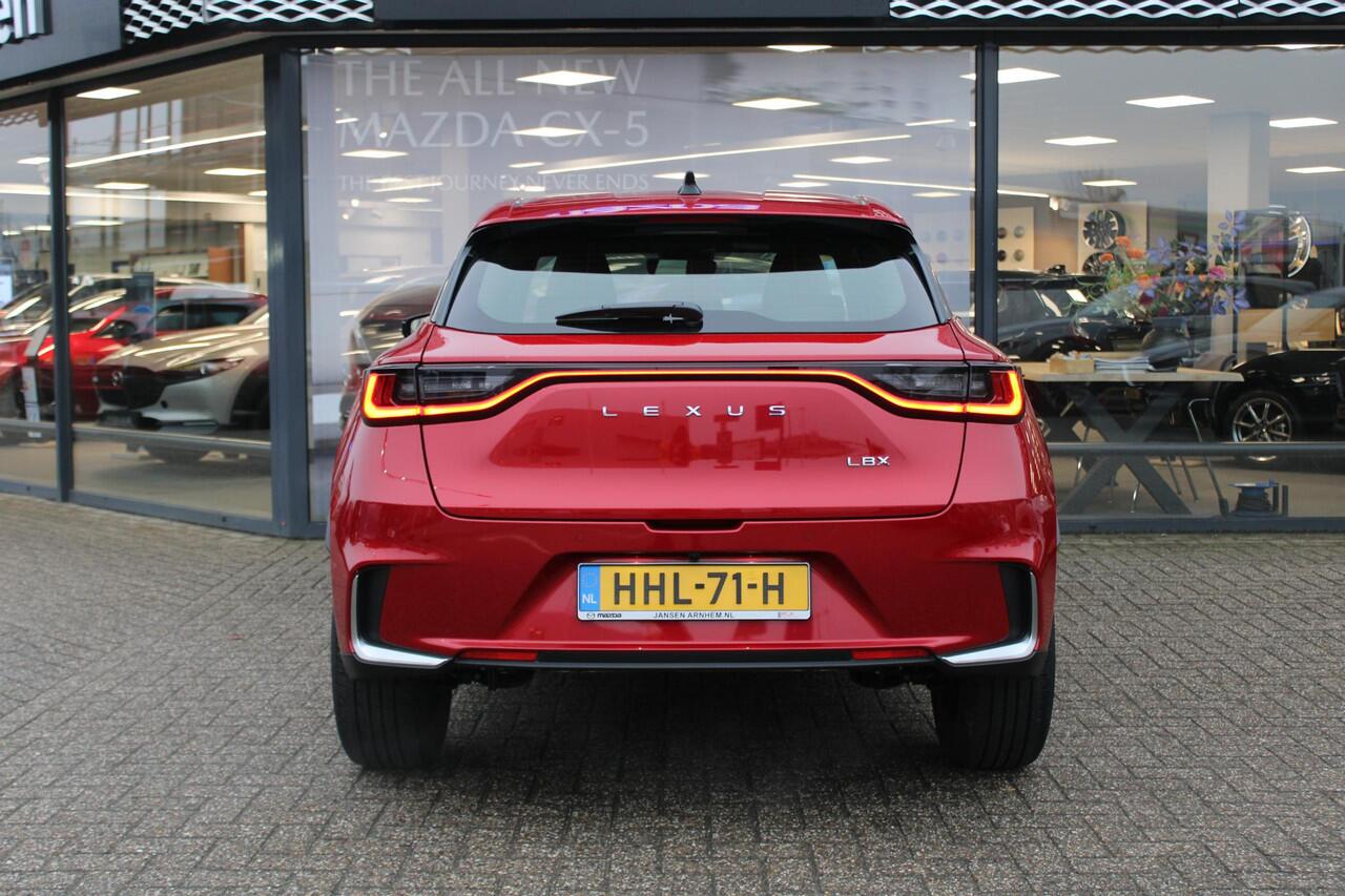 Lexus LBX Elegant 2WD , Automaat, Advanced pakket, Leder, Adap.Cruise, 360 Camera, Stoel/Stuurverwarming, Apple Carplay, Android Auto, Park Assist, LMV 18 Inch, HUD, PDC, LKA, BSM