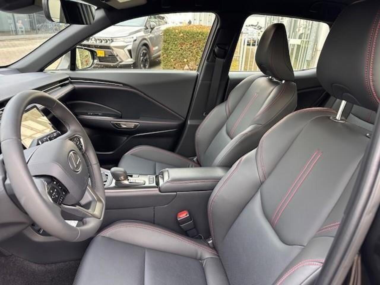 Lexus LBX Elegant 2WD