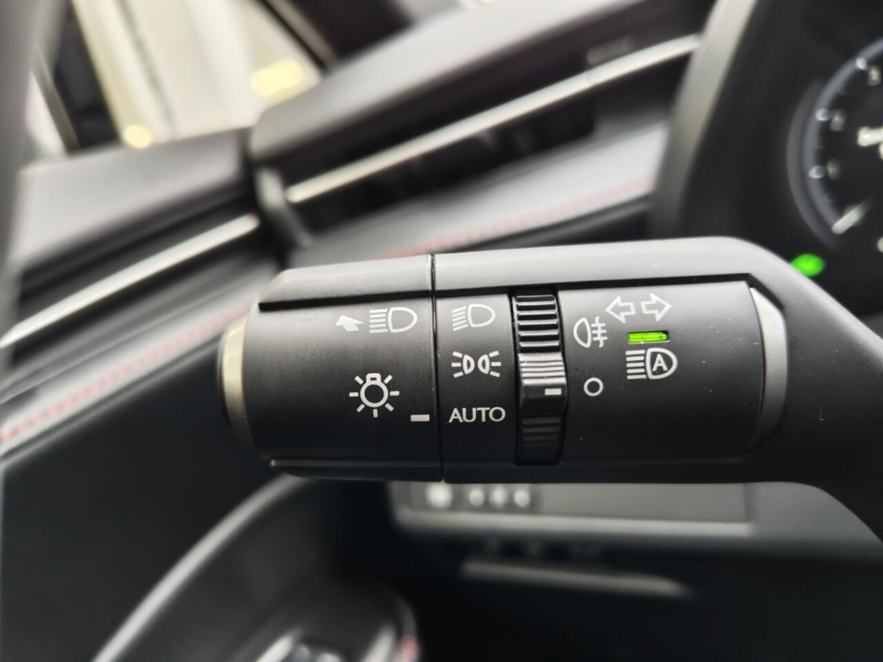 Lexus LBX 1.5 Emotion Bi-Tone | Tech pakket | Leer | El. Achterklep | Sens
