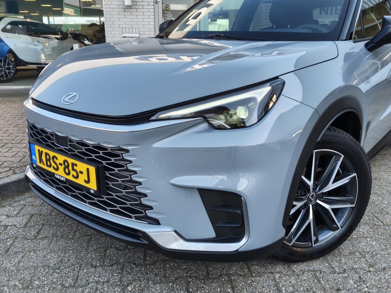 Lexus LBX 1.5 Emotion Bi-Tone | Tech pakket | Leer | El. Achterklep | Sens