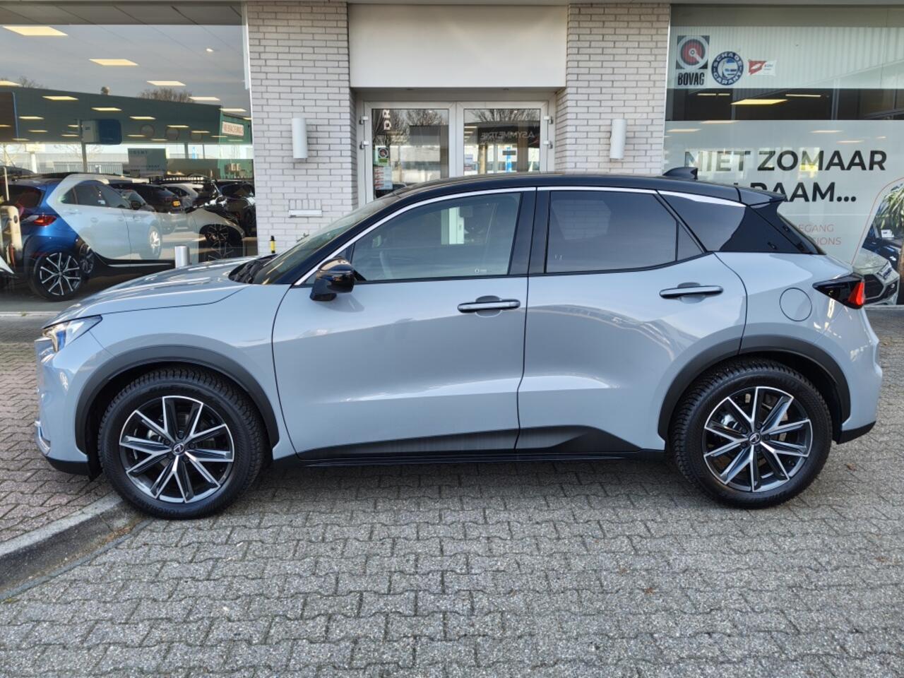 Lexus LBX 1.5 Emotion Bi-Tone | Tech pakket | Leer | El. Achterklep | Sens