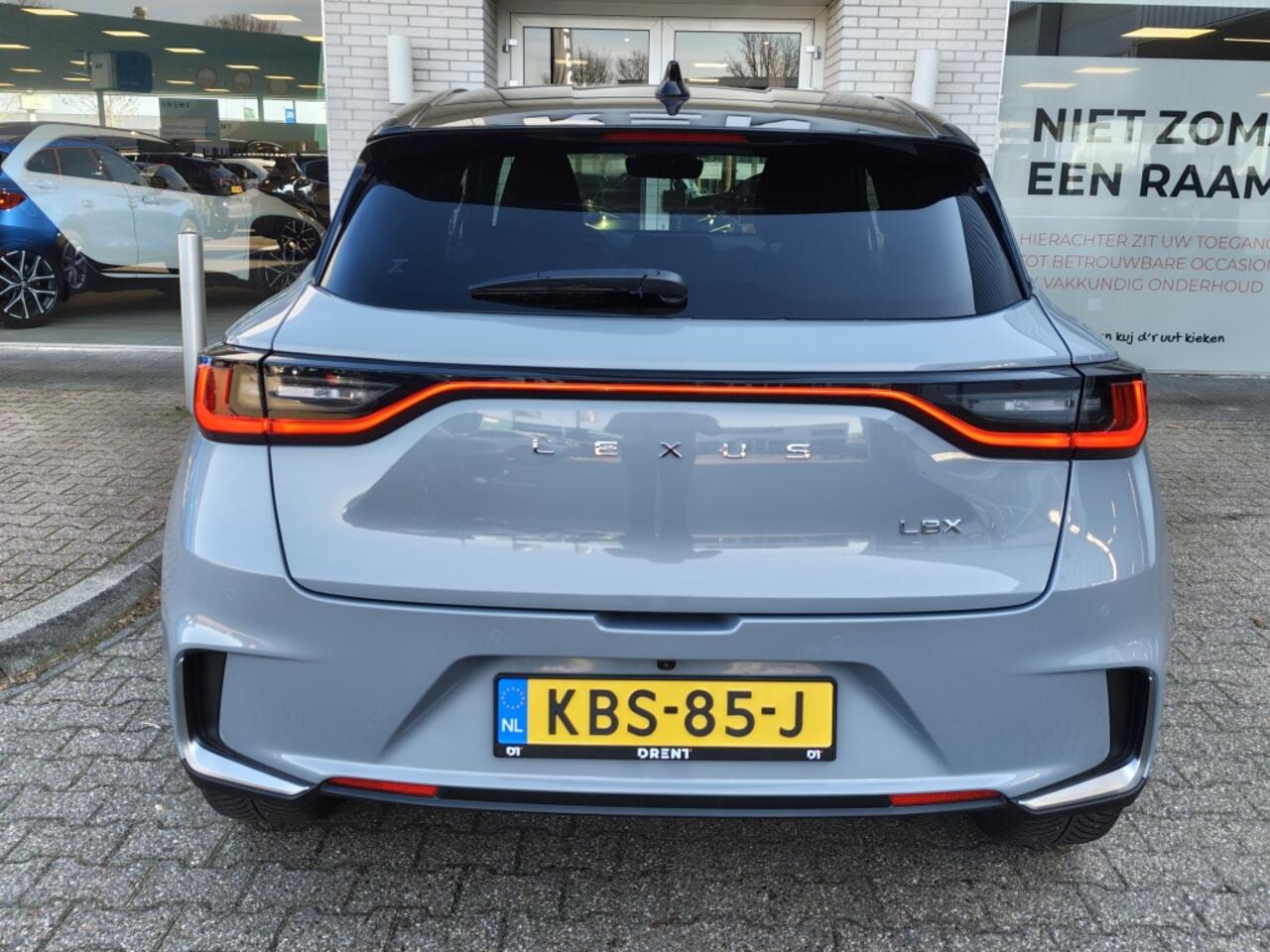 Lexus LBX 1.5 Emotion Bi-Tone | Tech pakket | Leer | El. Achterklep | Sens