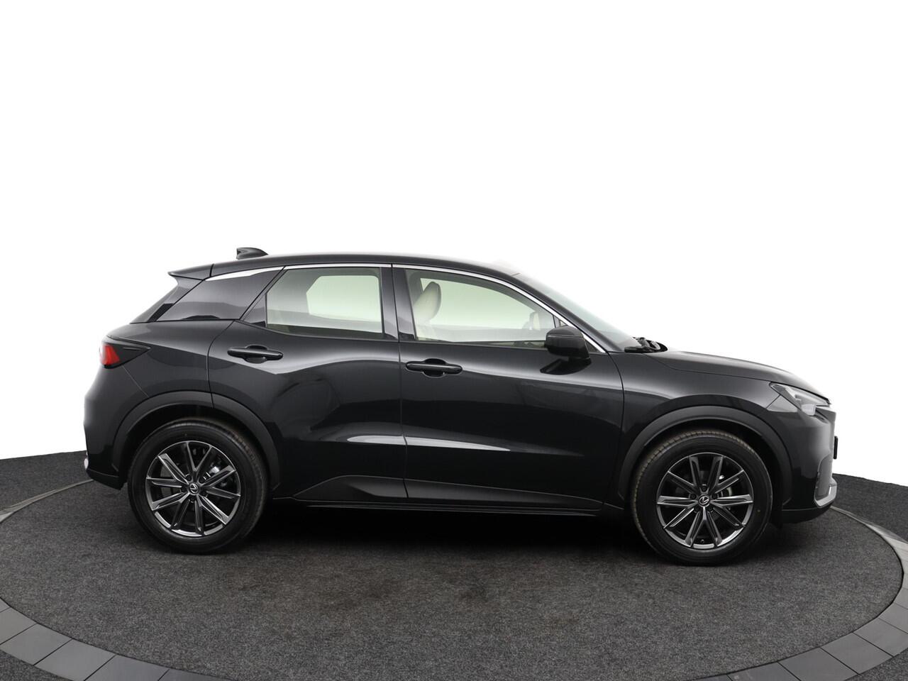 Lexus LBX Elegant 2WD | Advanced Pack | Mark Levinson audio |