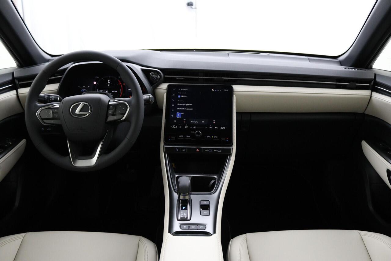 Lexus LBX Elegant 2WD | Advanced Pack | Mark Levinson audio |