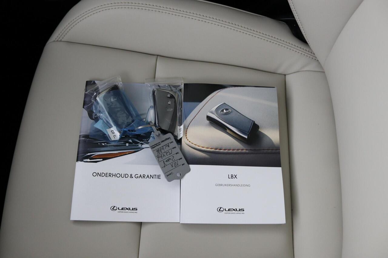 Lexus LBX Elegant 2WD | Advanced Pack | Mark Levinson audio |