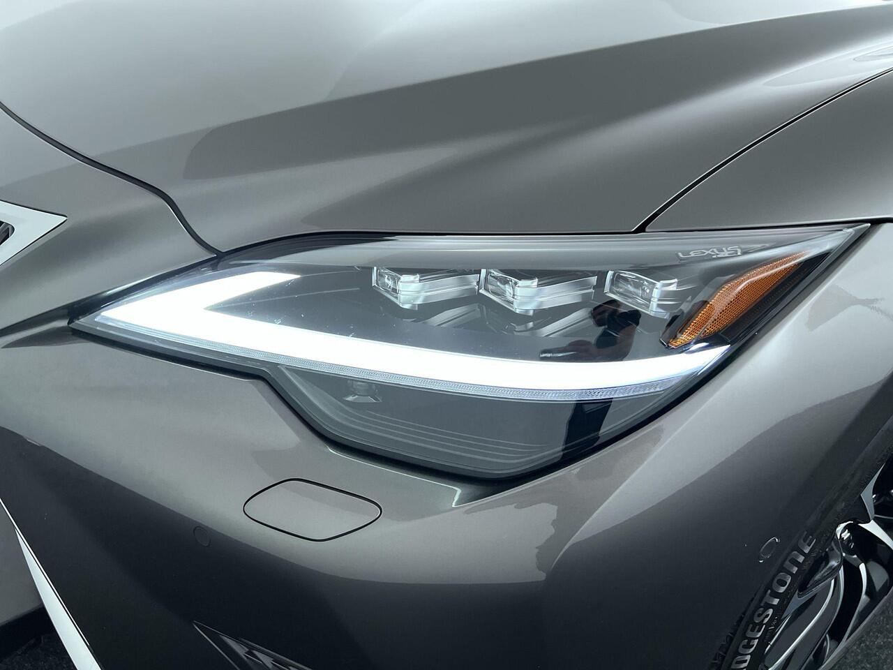 Lexus LS 500h AWD President Line