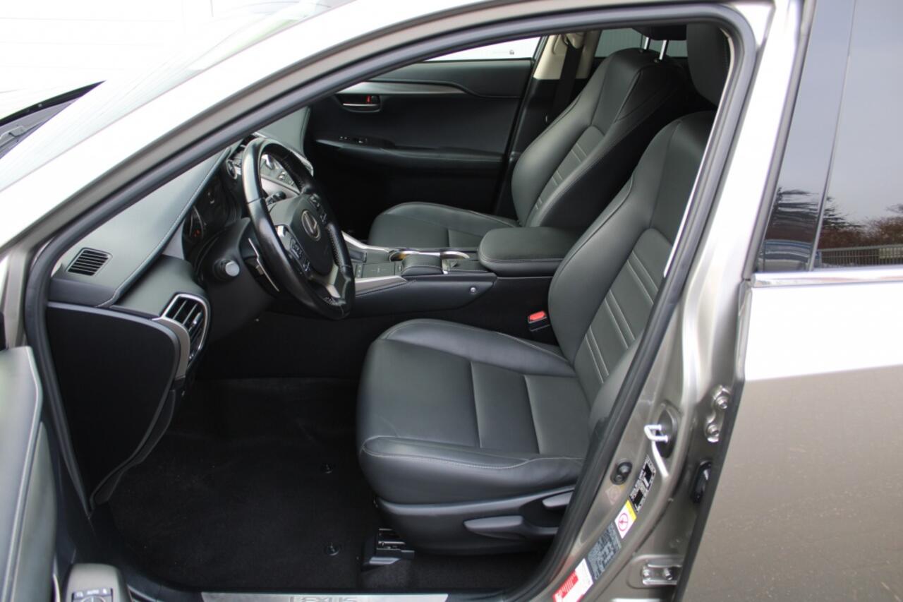 Lexus NX NX300h AWD Business Line