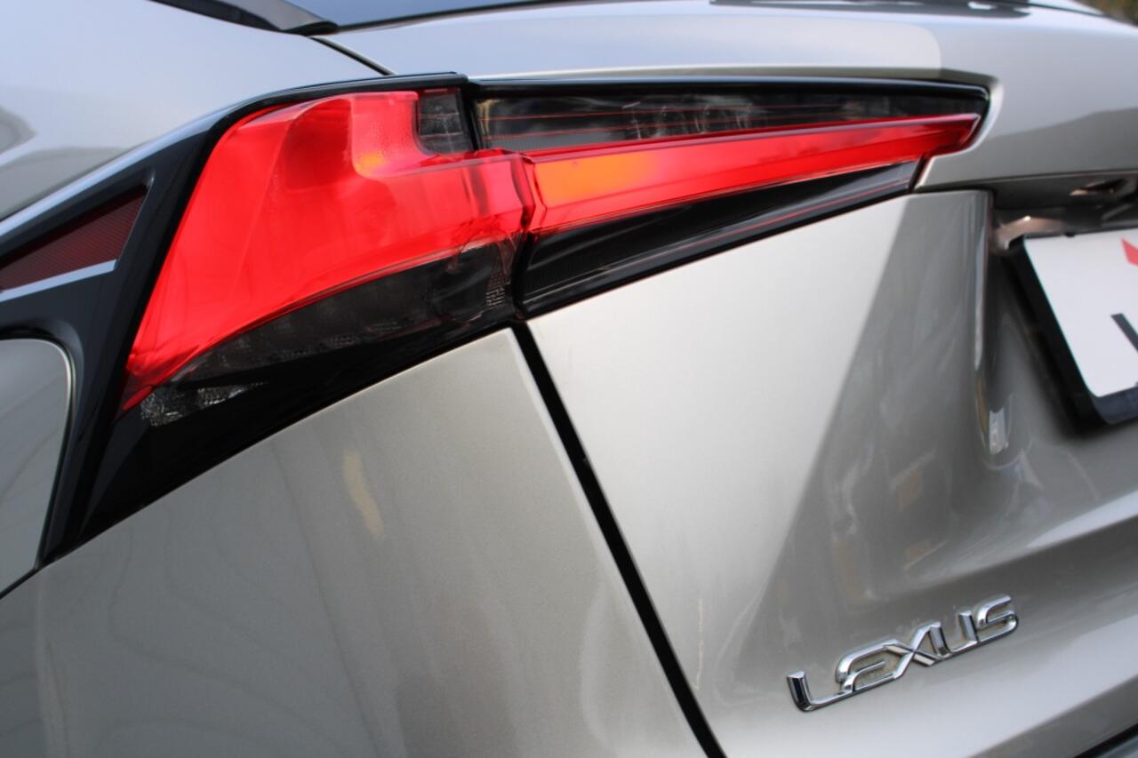 Lexus NX NX300h AWD Business Line