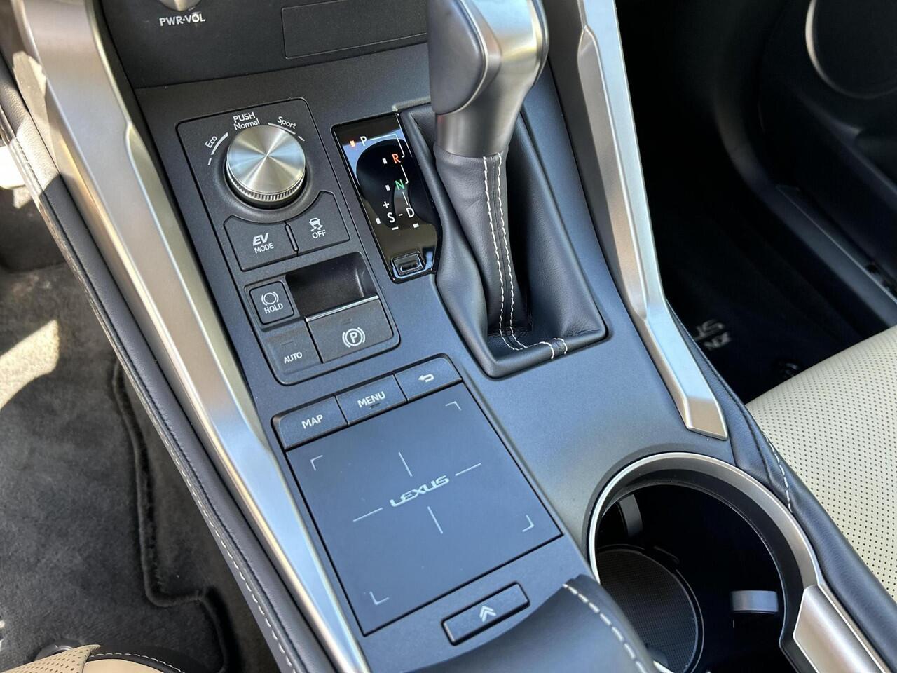 Lexus NX 300h AWD Luxury Line Plus