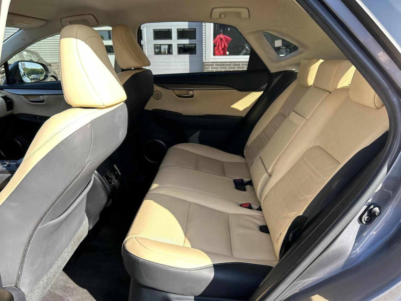 Lexus NX 300h AWD Luxury Line Plus