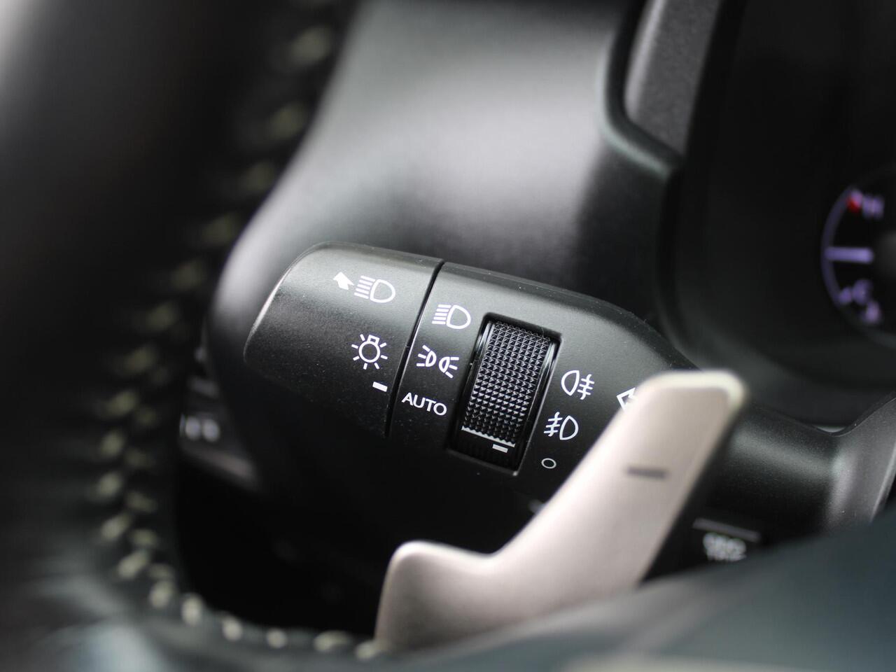 Lexus NX 300h AWD Sport Edition | Luxury + Safety Pack | Stuur-/stoelverwarming | Schuif-/kantel dak | Draadloze lader | 18" LM | Camera | Cruise adapt. |