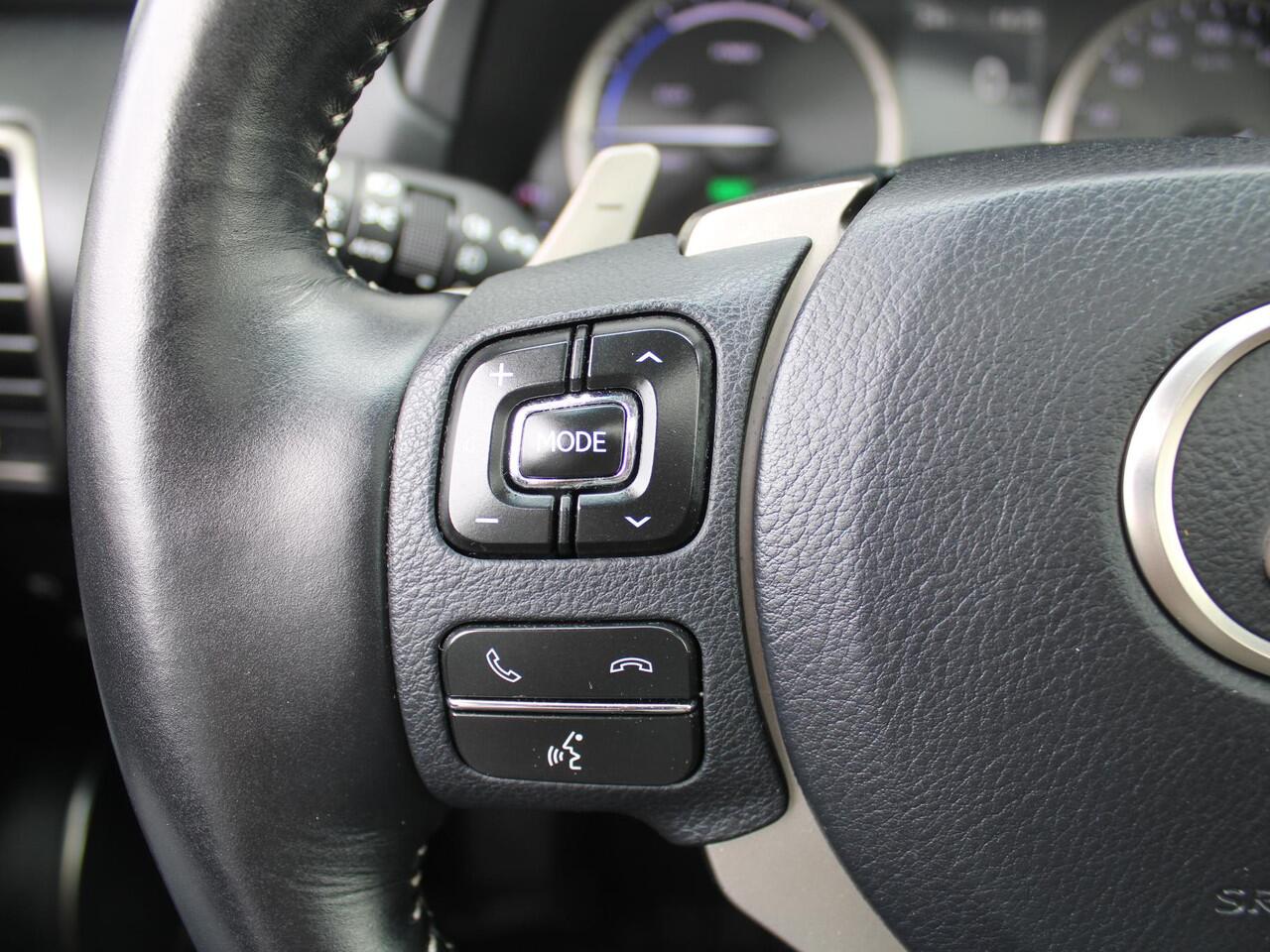 Lexus NX 300h AWD Sport Edition | Luxury + Safety Pack | Stuur-/stoelverwarming | Schuif-/kantel dak | Draadloze lader | 18" LM | Camera | Cruise adapt. |