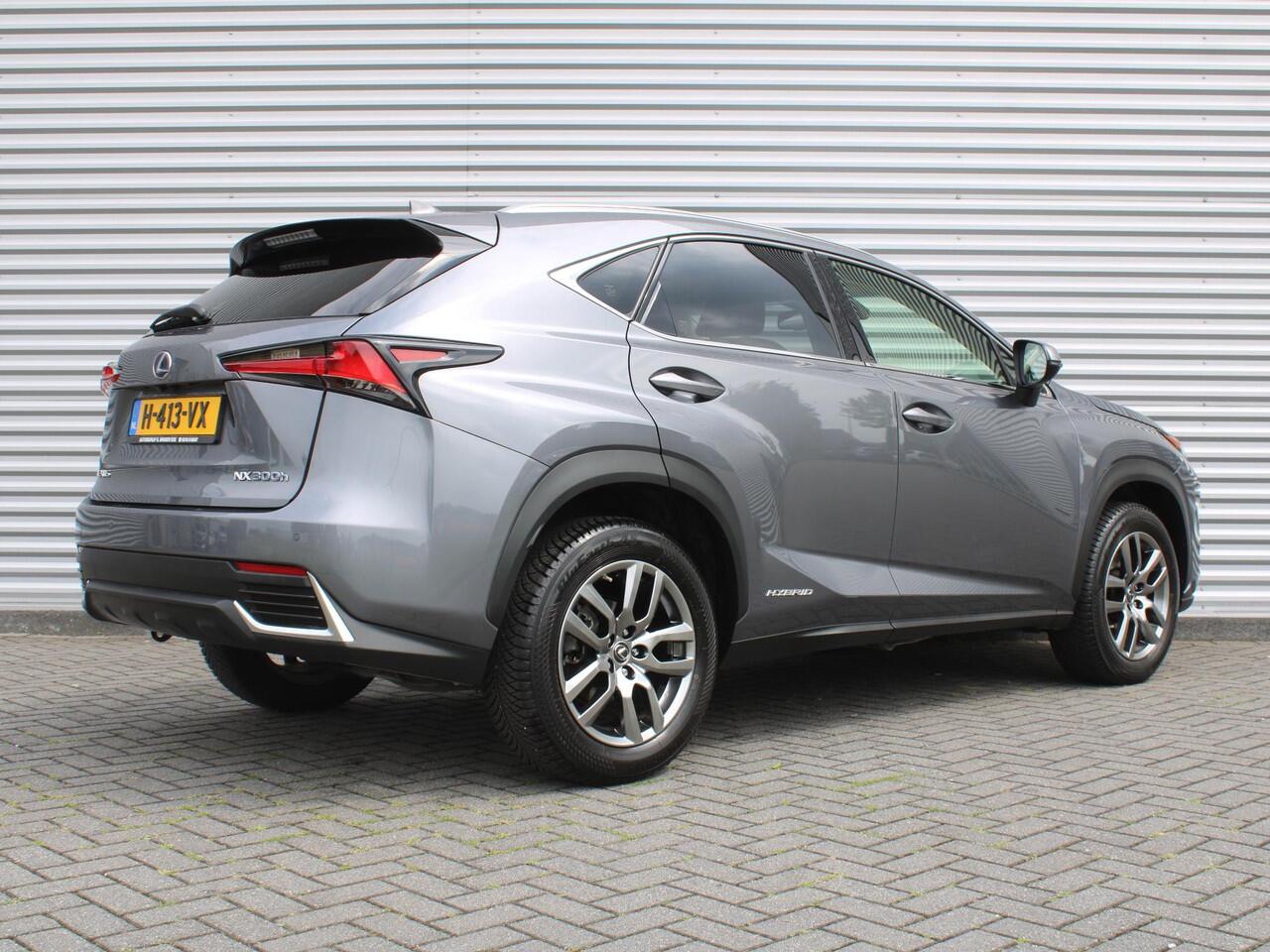Lexus NX 300h AWD Sport Edition | Luxury + Safety Pack | Stuur-/stoelverwarming | Schuif-/kantel dak | Draadloze lader | 18" LM | Camera | Cruise adapt. |
