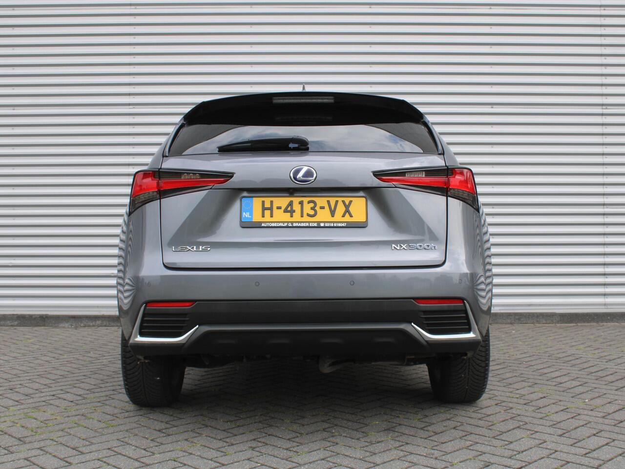 Lexus NX 300h AWD Sport Edition | Luxury + Safety Pack | Stuur-/stoelverwarming | Schuif-/kantel dak | Draadloze lader | 18" LM | Camera | Cruise adapt. |
