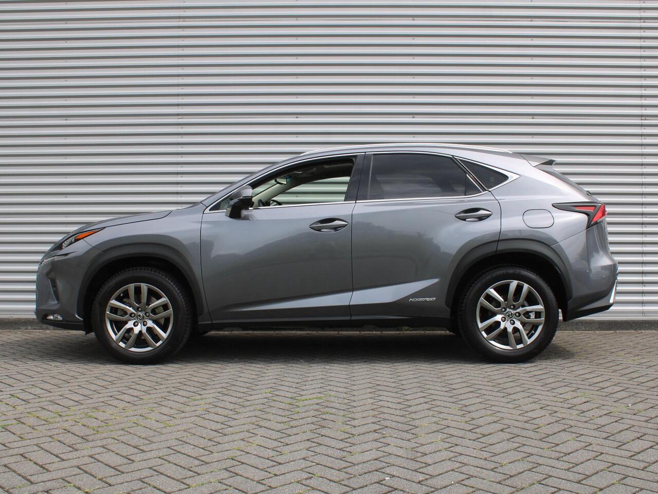 Lexus NX 300h AWD Sport Edition | Luxury + Safety Pack | Stuur-/stoelverwarming | Schuif-/kantel dak | Draadloze lader | 18" LM | Camera | Cruise adapt. |