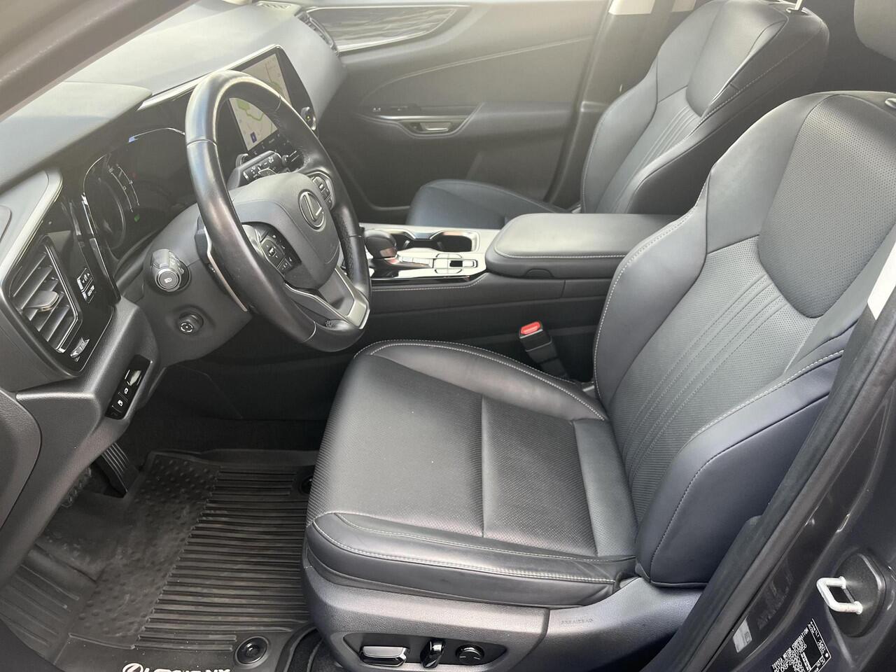 Lexus NX 450h+ AWD Luxury Line | CarPlay | Elektrische achterklep | Lederen bekleding |