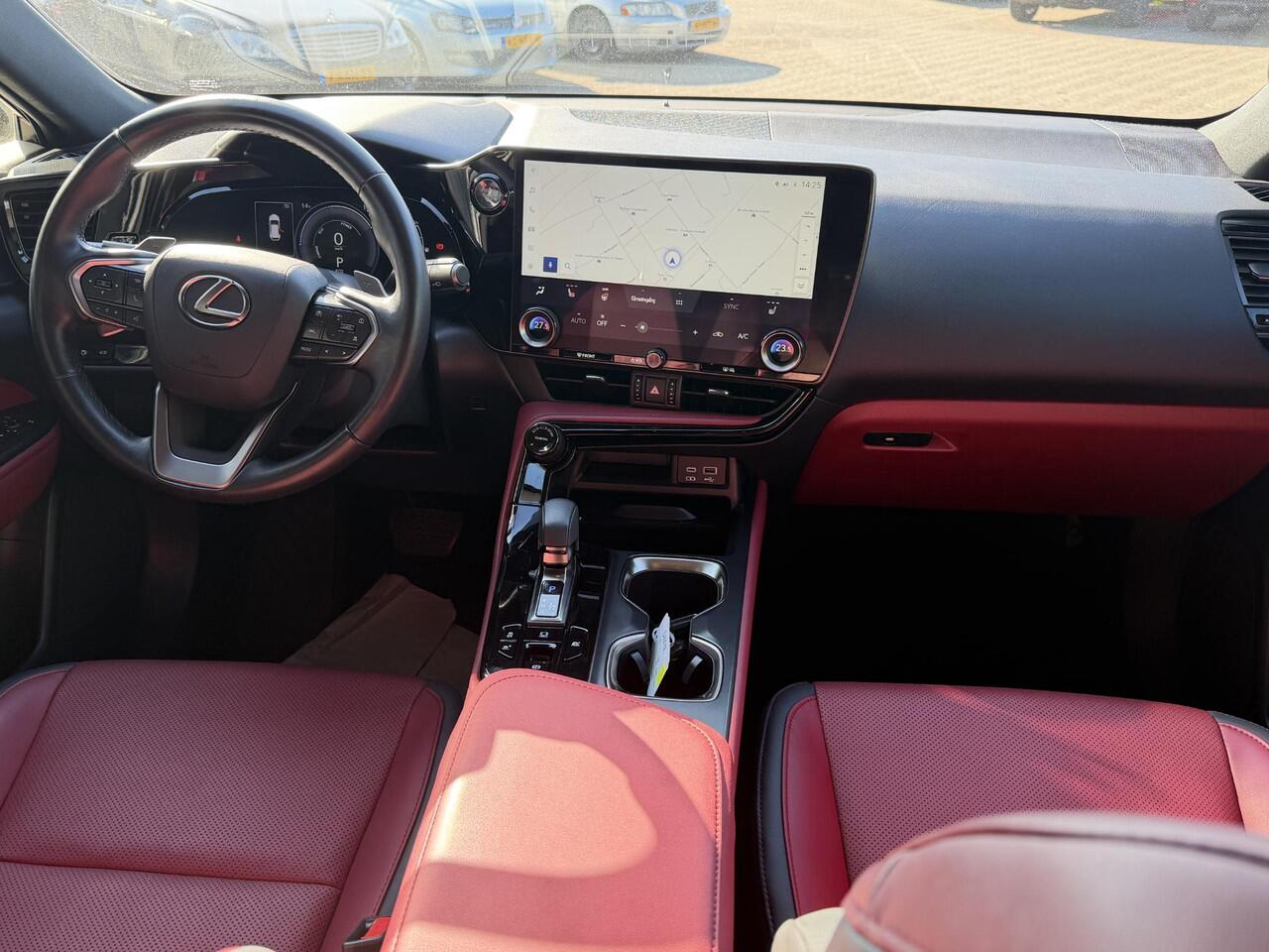 Lexus NX 350h AWD Luxury Line | LEDER | CAMERA | LED LAMPEN | ADAPTIEVE CRUISE | DODEHOEK DETECTIE | HUD DISPLAY | STUURVERWARMING/VERWARMDE STOELEN | NAVIGATIE |