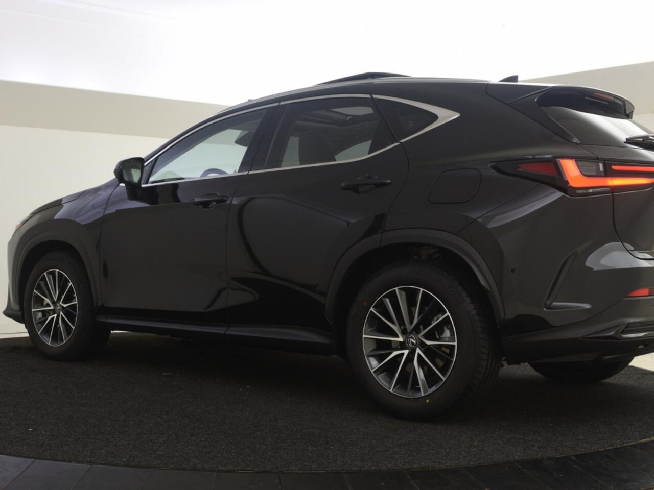 Lexus NX 450h+ Plug-In Hybrid AWD Executive Line | Elektrisch panoramada