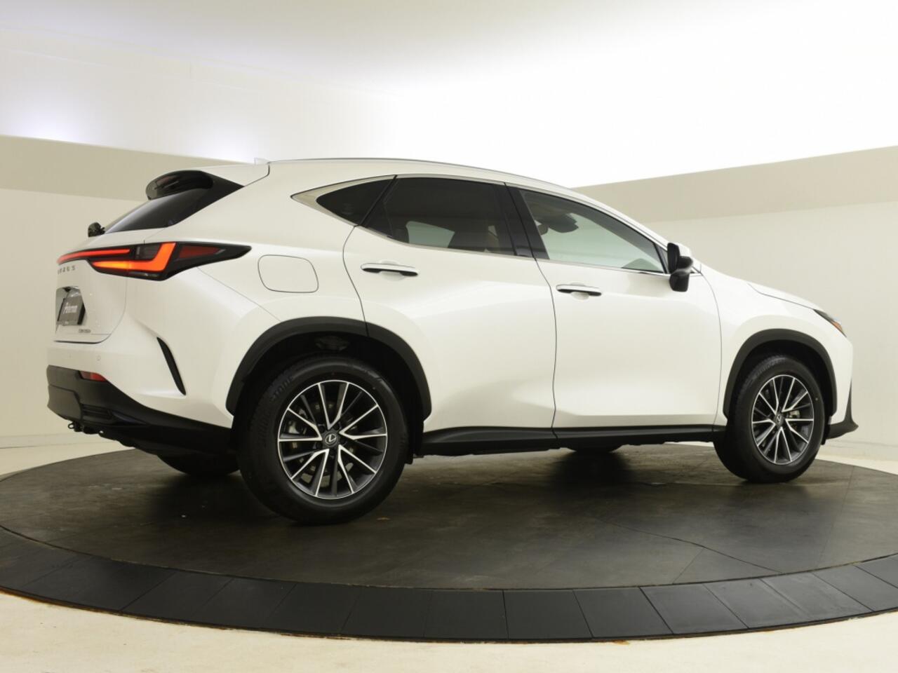 Lexus NX 450h+ AWD Luxury Line |1500kg trekgewicht | Trekhaak |