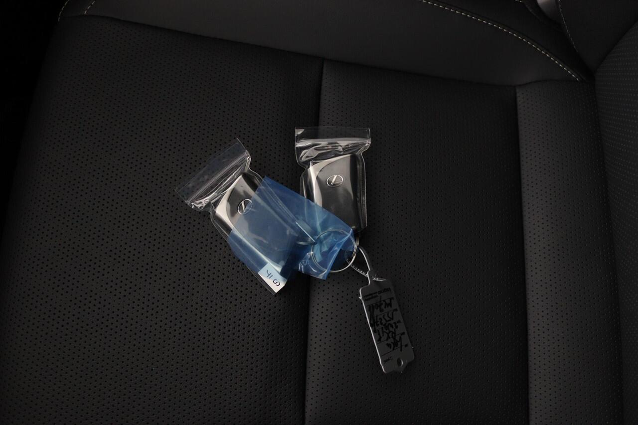 Lexus RX 450h+ Plug-in Hybrid 35th Edition | Nieuw! | Uit voorraad leverbaar | Safety Pack | Panoramisch schuif/-kanteldak |