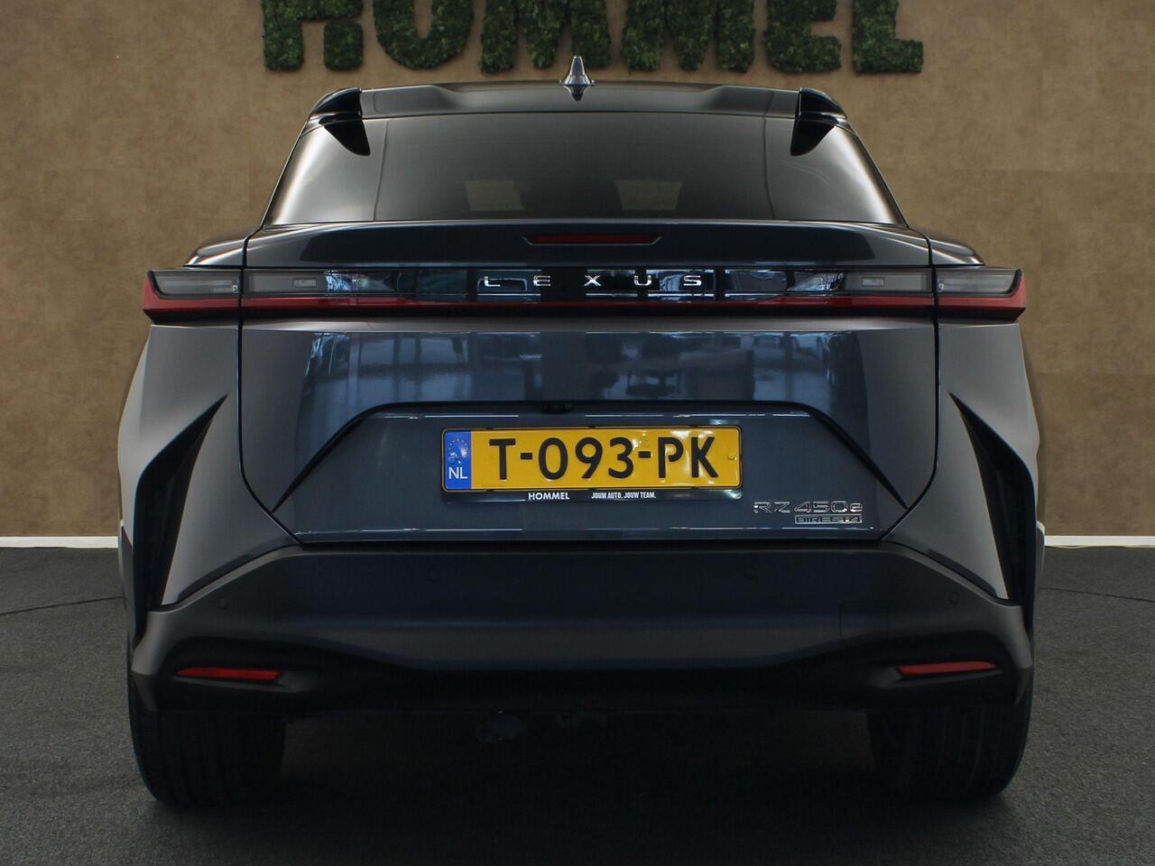 Lexus RZ 450e Executive Line 71 kWh - SOH 96,9 % !! - AWD - ORIGINEEL NEDERLANDSE AUTO - AFNEEMBARE TREKHAAK - TREKGEWICHT 750 KG - AFKOMSTIG VAN 1E EIGENAAR - 3 FASE - 2 LAADKABELS - LEDEREN BEKLEDING - BEIDE VOORSTOELEN ELEKTRISCH VERSTELBAAR - VOORSTOELEN VERWA