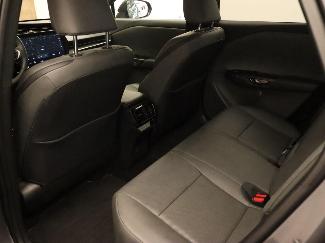 Lexus RZ 450e Executive Line 71 kWh - SOH 96,9 % !! - AWD - ORIGINEEL NEDERLANDSE AUTO - AFNEEMBARE TREKHAAK - TREKGEWICHT 750 KG - AFKOMSTIG VAN 1E EIGENAAR - 3 FASE - 2 LAADKABELS - LEDEREN BEKLEDING - BEIDE VOORSTOELEN ELEKTRISCH VERSTELBAAR - VOORSTOELEN VERWA