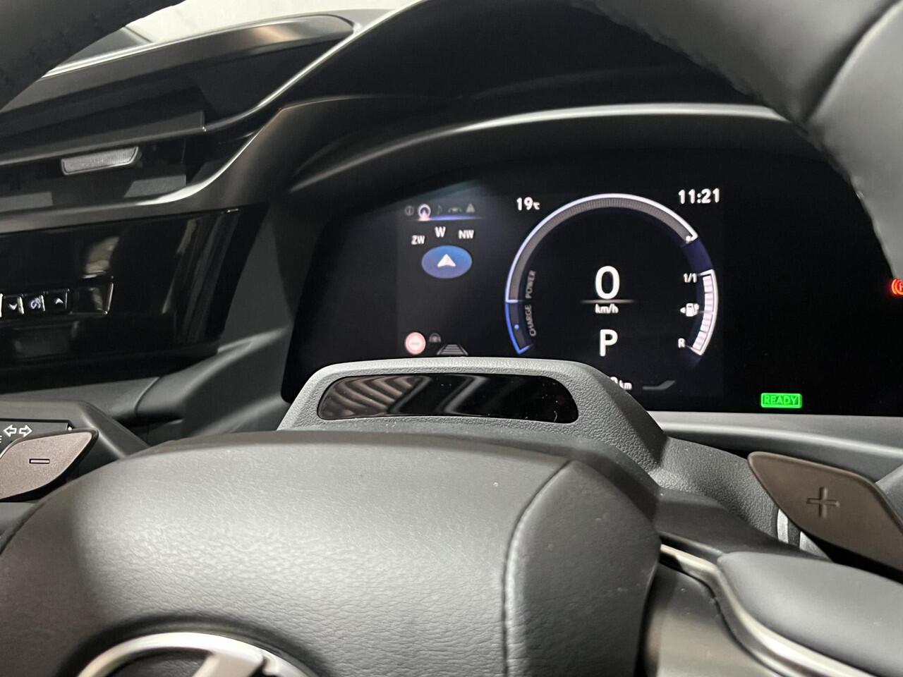 Lexus RZ 450e Comfort Line 71 kWh | 4WD| NIEUW | 17% bijtelling | Dodehoek detectie | Stoelverwarming | Adaptieve cruise control |
