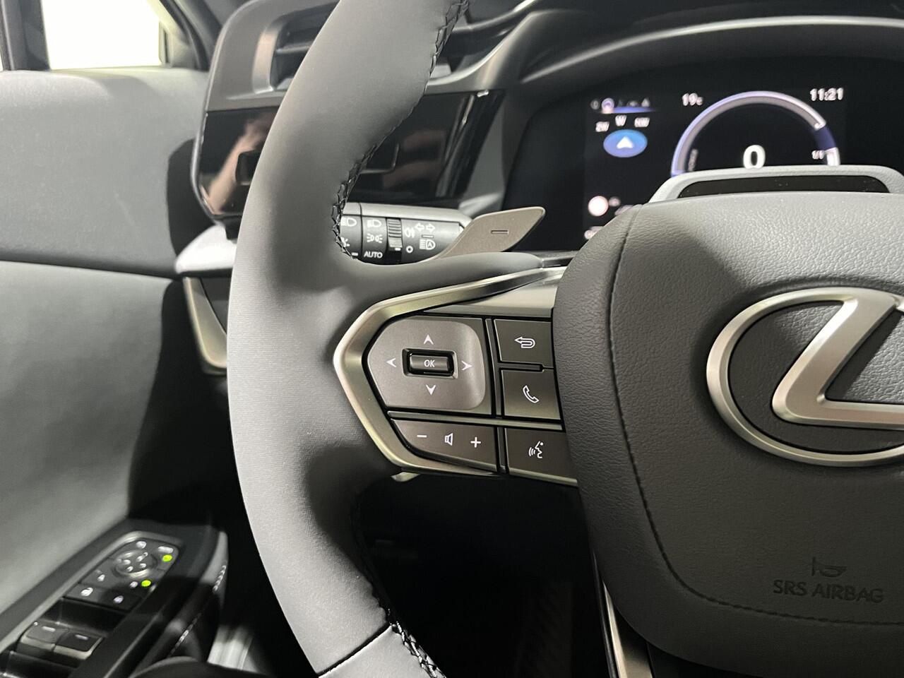 Lexus RZ 450e Comfort Line 71 kWh | 4WD| NIEUW | 17% bijtelling | Dodehoek detectie | Stoelverwarming | Adaptieve cruise control |
