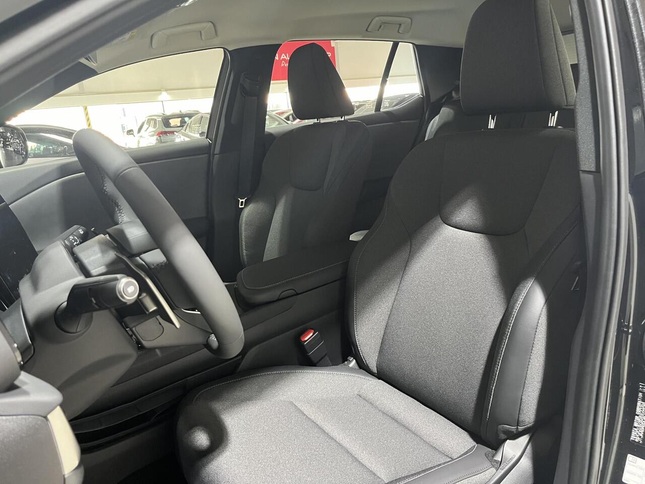 Lexus RZ 450e Comfort Line 71 kWh | 4WD| NIEUW | 17% bijtelling | Dodehoek detectie | Stoelverwarming | Adaptieve cruise control |