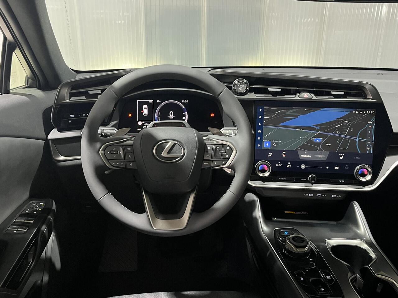 Lexus RZ 450e Comfort Line 71 kWh | 4WD| NIEUW | 17% bijtelling | Dodehoek detectie | Stoelverwarming | Adaptieve cruise control |
