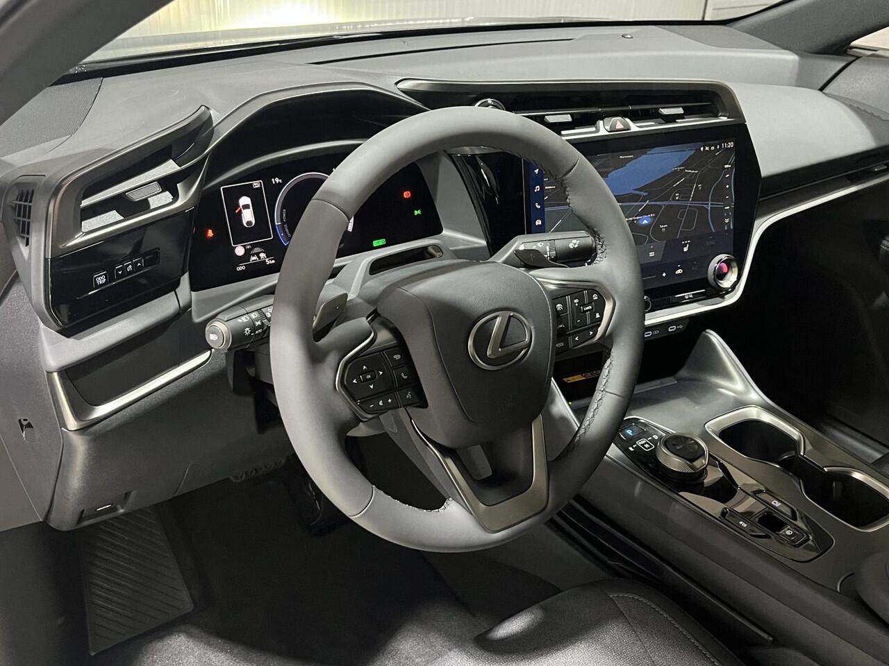 Lexus RZ 450e Comfort Line 71 kWh | 4WD| NIEUW | 17% bijtelling | Dodehoek detectie | Stoelverwarming | Adaptieve cruise control |