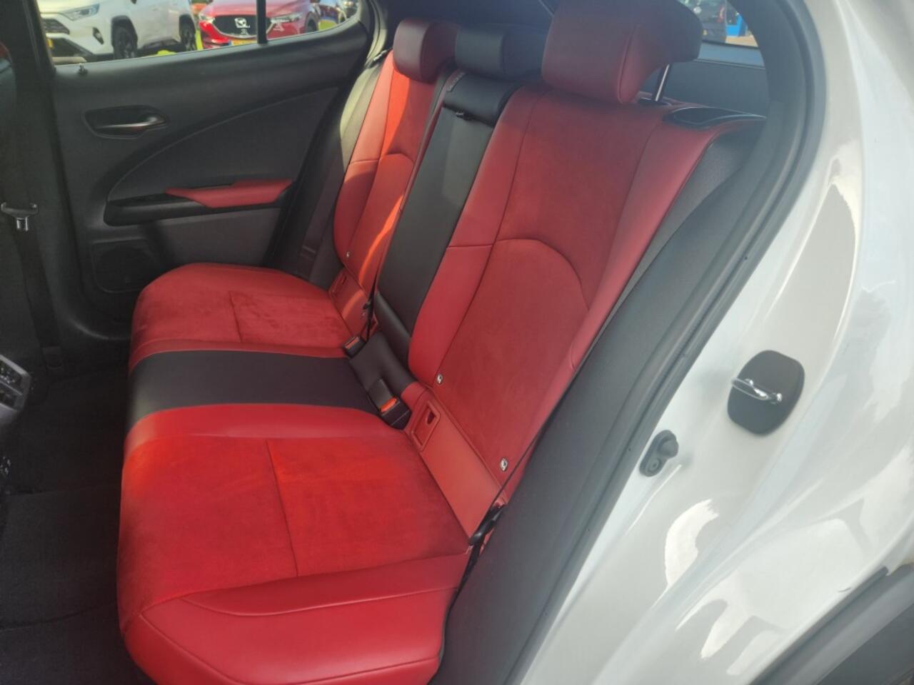 Lexus Ux 250H F Sport, Schuifdak, Sportstoelen, Android/Apple, Cruise, Camera, Navigatie