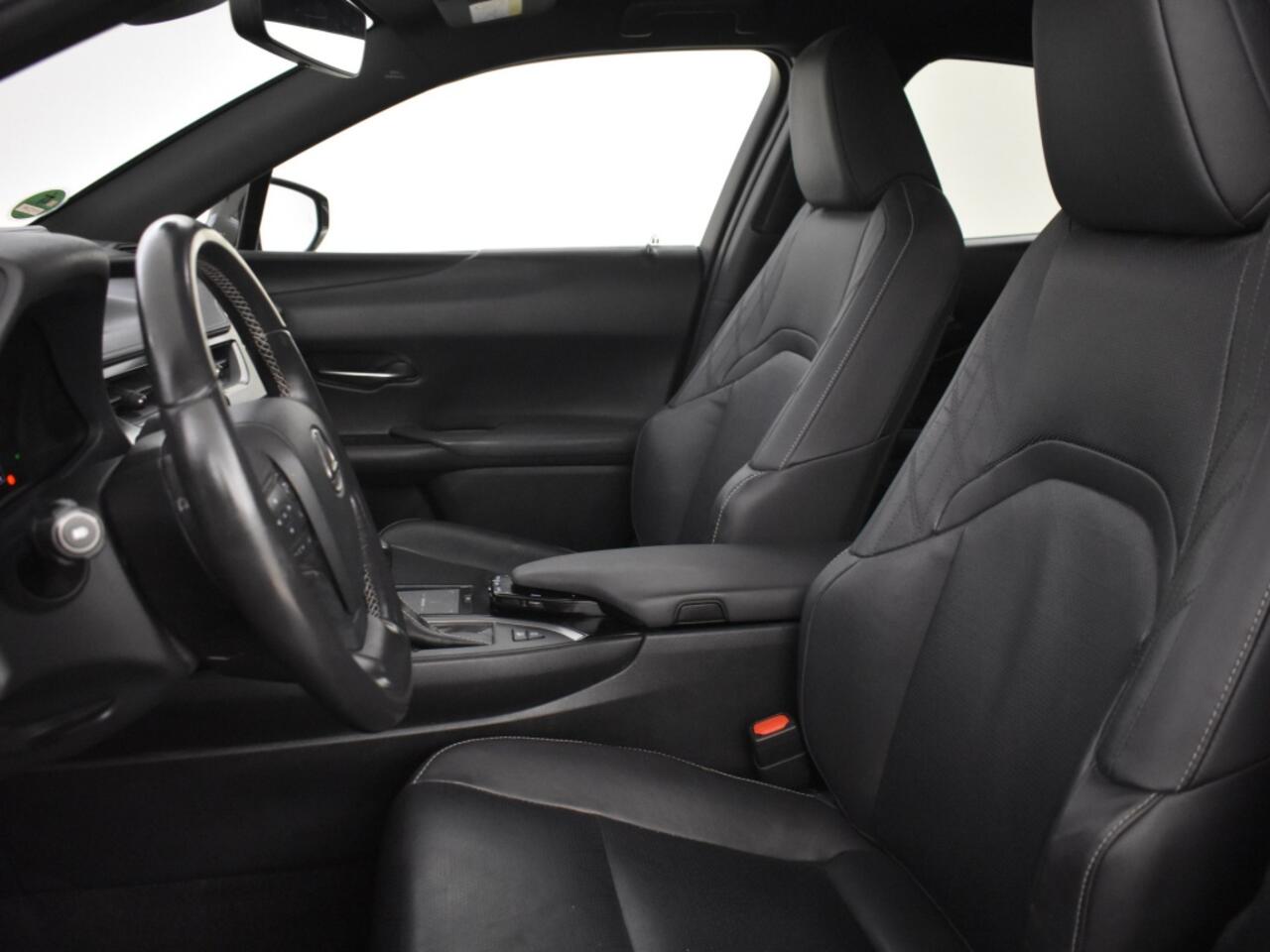 Lexus Ux 250h Premium Edition | Leder | PDC V+A | Stoelverwarming