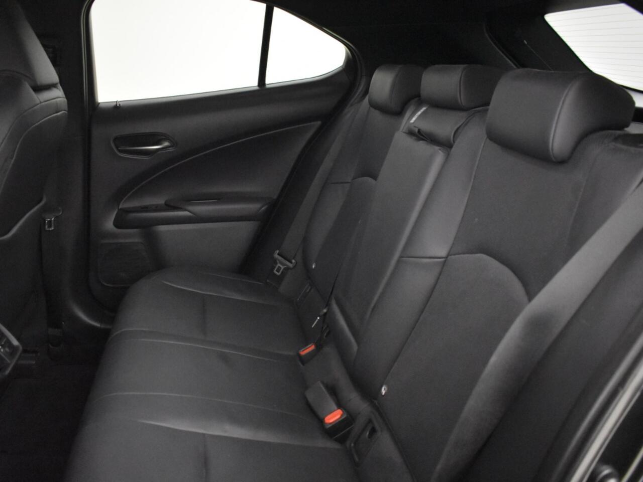 Lexus Ux 250h Premium Edition | Leder | PDC V+A | Stoelverwarming