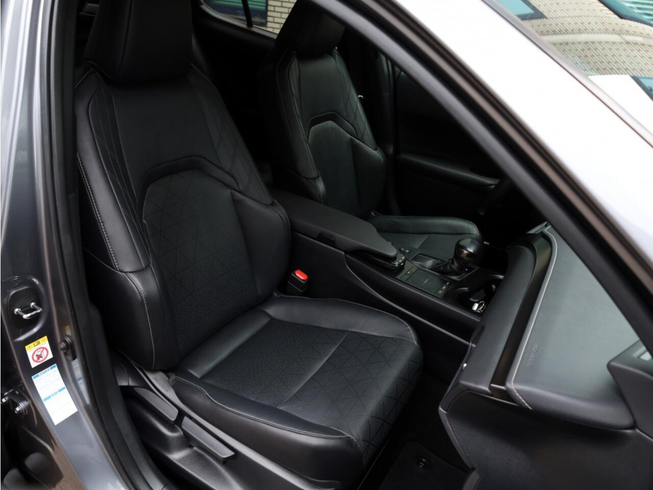 Lexus Ux 250h AWD Luxury Line | Leder | Head up | Dodehoek