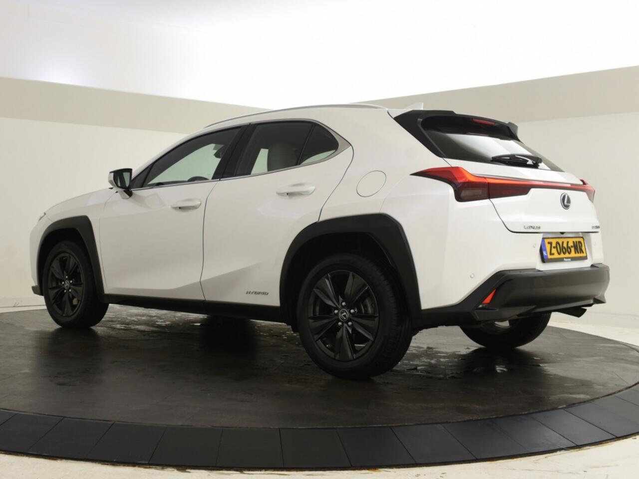 Lexus Ux 250h Business Line | Head-up display | navigatie | Stoelverw. |