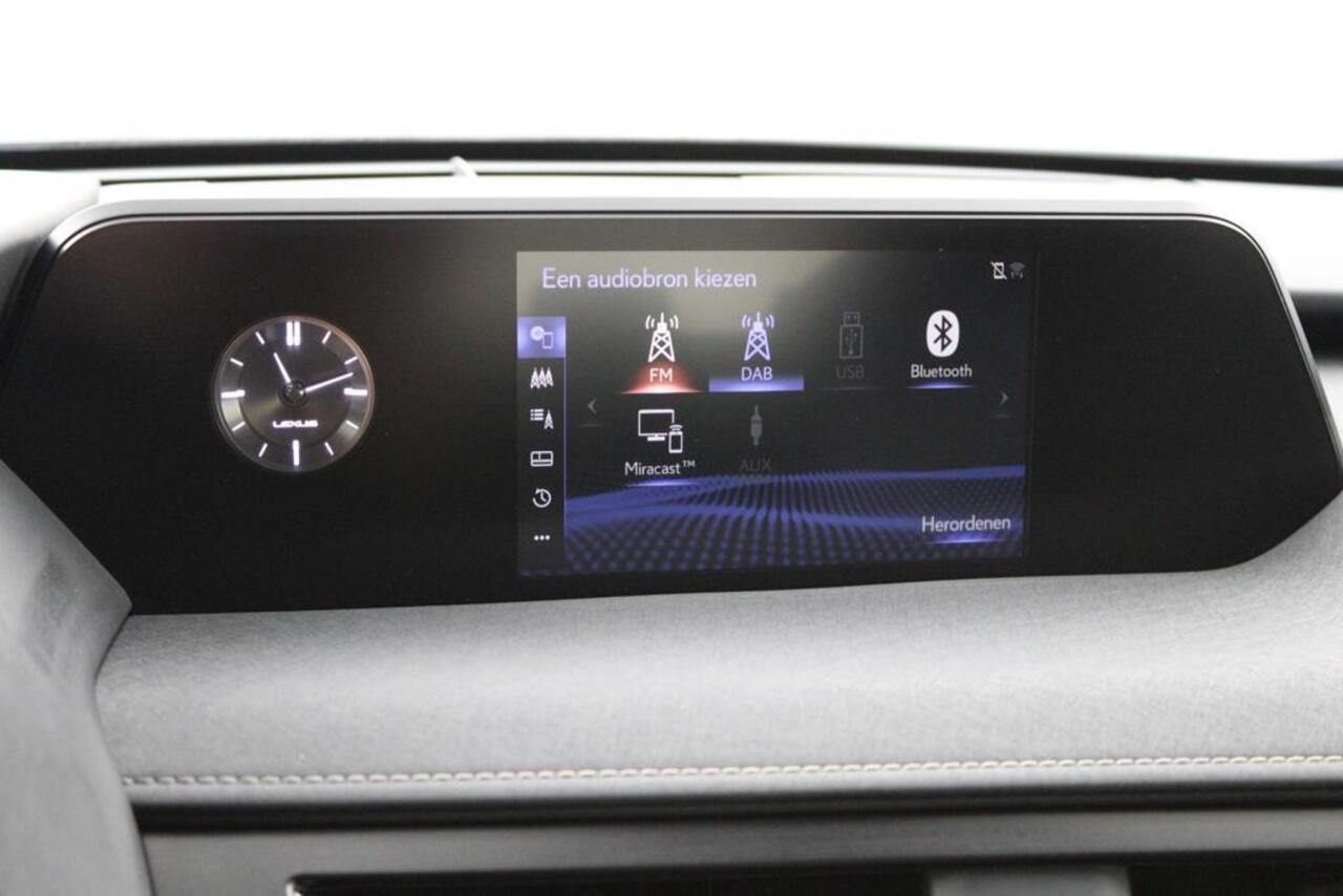 Lexus Ux 300e Business 54 kWh | 315km WLTP | Elektrisch verstelbare stoelen | Achteruitrijcamera | Apple Carplay