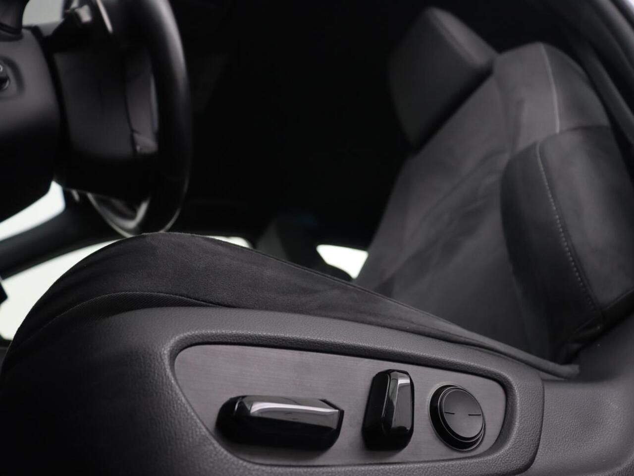 Lexus Ux 300e Business 54 kWh | 1e eigenaar | Adaptive cruise | Carplay | Camera | Navigatie | Full LED | Elektrische stoelen | Climate control | Bluetooth