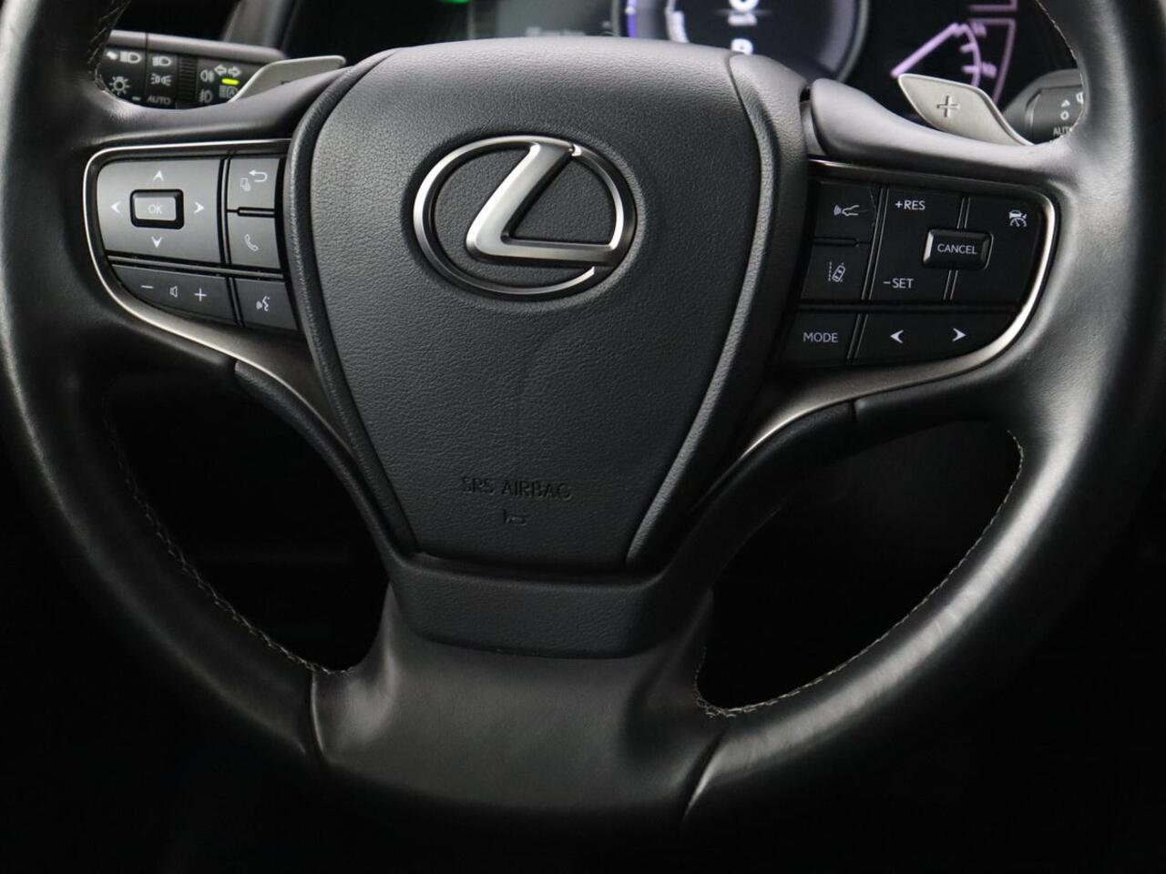 Lexus Ux 300e Business 54 kWh | 1e eigenaar | Adaptive cruise | Carplay | Camera | Navigatie | Full LED | Elektrische stoelen | Climate control | Bluetooth