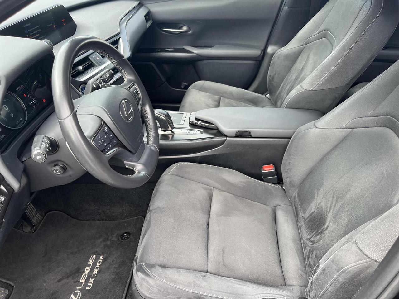 Lexus Ux 300e Business 54 kWh | Carplay | Electr. bestuurdersstoel | Parkeercamera | Adaptive cruise control |