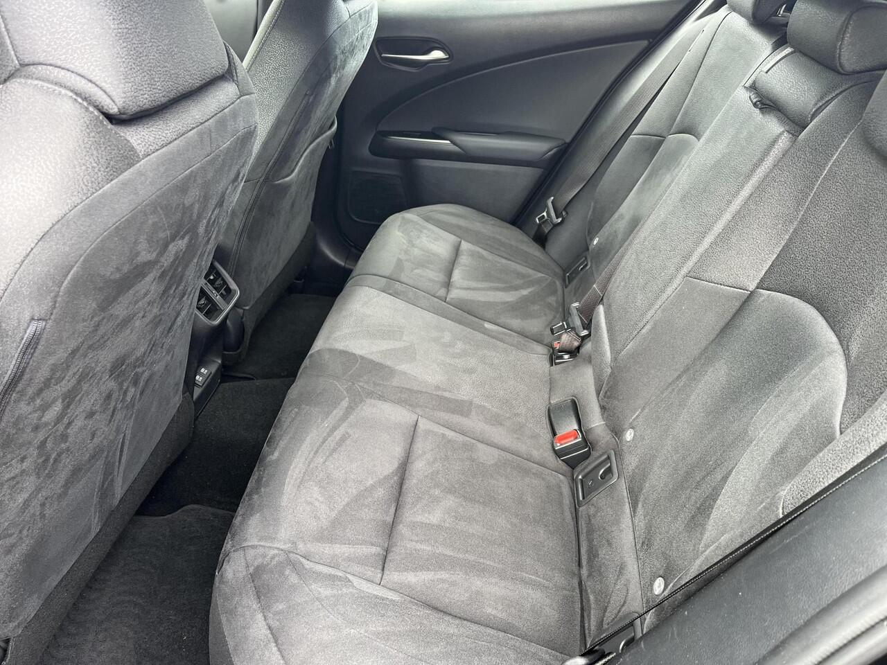 Lexus Ux 300e Business 54 kWh | Carplay | Electr. bestuurdersstoel | Parkeercamera | Adaptive cruise control |