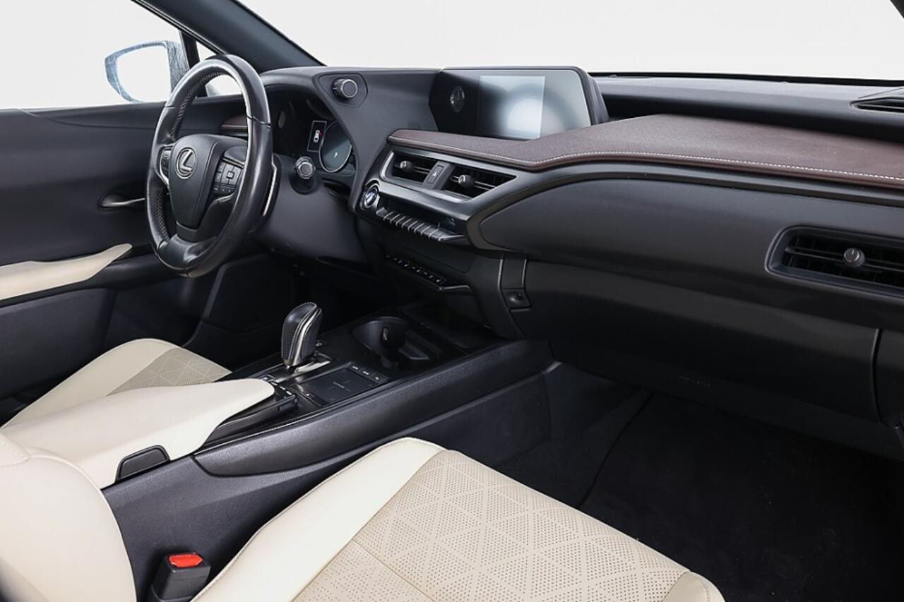 Lexus Ux 300e Luxury 54 kWh | SCHUIFDAK | LEDER | STOELVENTILATIE