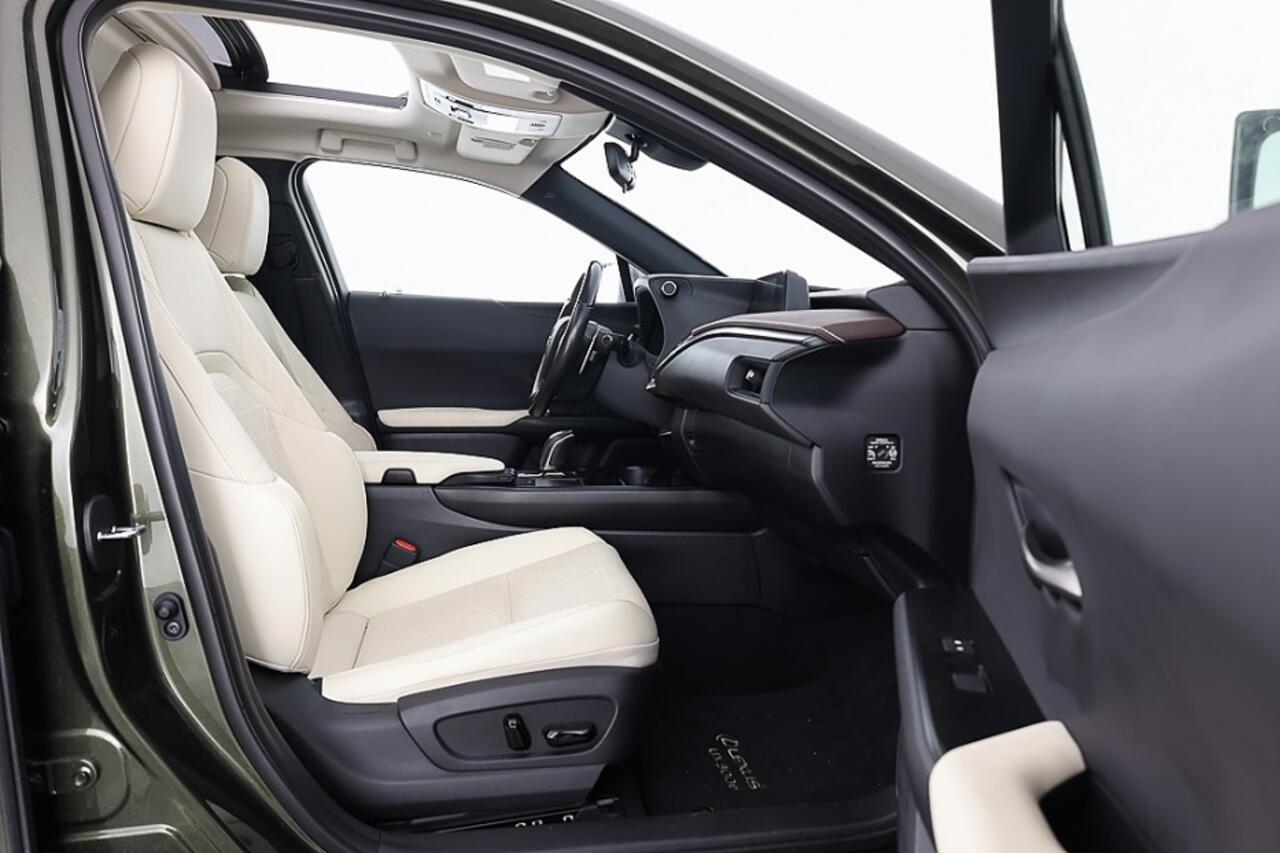 Lexus Ux 300e Luxury 54 kWh | SCHUIFDAK | LEDER | STOELVENTILATIE