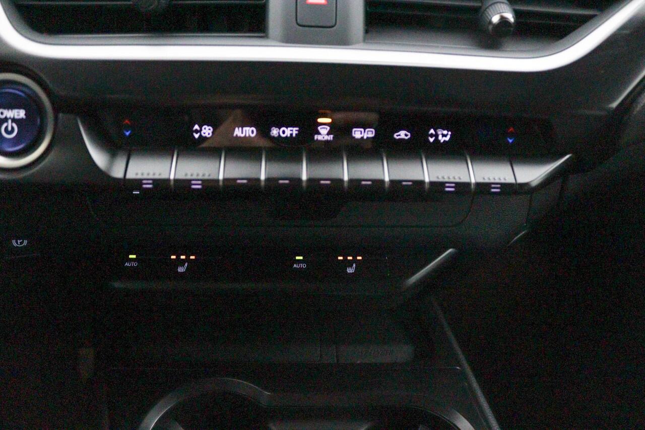 Lexus Ux 250h Luxury Line | 18 Inch Lichtmetalen velgen | Elektrisch bedienbare achterklep | Stoelverwarming