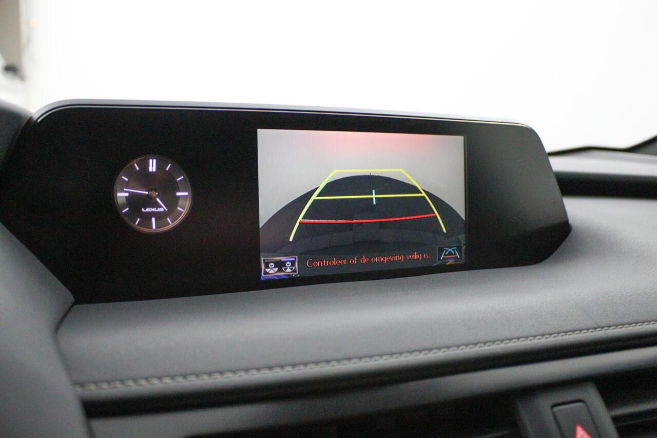 Lexus Ux 250h Luxury Line | 18 Inch Lichtmetalen velgen | Elektrisch bedienbare achterklep | Stoelverwarming